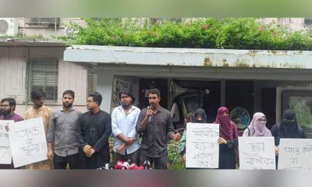‘নিপীড়কের ঠিকানা, এই ক্যাম্পাসে হবে না’— প্রভোস্টের পদত্যাগ চেয়ে ডাকসুর মানববন্ধন