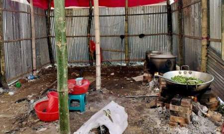 গ্যাস সংকটে চুয়েটে লাকড়ির চুলায় রান্না, ভোগান্তিতে শিক্ষার্থীরা