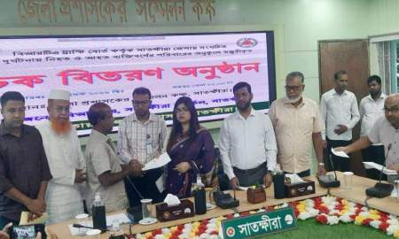 সাতক্ষীরায় সড়ক দুর্ঘটনায় হতাহত ২৭ পরিবারের মধ্যে ৯৭ লাখ টাকার চেক বিতরণ