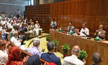 সরকার দলীয় সংসদ সদস্যদের নিয়ে চলছে বৈঠক