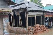 বিদ্যালয়ের সম্পত্তিতে নির্মাণাধীন ভবনে ভাঙচুরের অভিযোগ যুবদ…