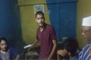 বন্ধুদের নিয়ে চায়ের দোকানে এইচএসসি পরীক্ষার খাতা দেখছিলেন শ…