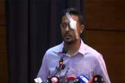চোখে ব্যান্ডেজ নিয়ে বক্তব্য দিলেন নাসীরউদ্দীন পাটওয়ারী