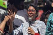 ‘ওনারা ক্ষমতার টেবিলে বসেন, ফোনে দীর্ঘক্ষণ আলাপ করেন, চোখ হ…