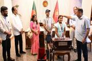প্রধানমন্ত্রীর সঙ্গে সাক্ষাৎ, অনুশ্রী পেল হারমোনিয়াম; স্বপ্…