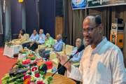 ফেসবুকের লাইক-ফলোয়ার বাড়াতে উল্টাপাল্টা বক্তব্য দিয়ে রাজনীত…