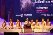 শিল্পকলা একাডেমির আয়োজনে গাইলেন রবীন্দ্র সৃজনকলা বিশ্ববিদ্য…