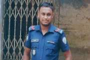 হোটেল কক্ষে পুলিশ সদস্যের ঝুলন্ত লাশ, পাশে পড়ে ছিলেন রক্তাক…
