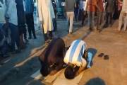 ১০০ রাকাত নফল নামাজ পড়িয়ে তিন চোরকে ছেড়ে দিলেন এলাকাবাসী