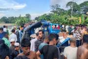 নেত্রকোনায় পিকআপ-ট্রাকের মুখোমুখি সংঘর্ষে নিহত ৪