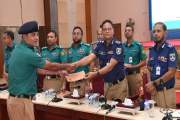 ভালো কাজের স্বীকৃতিতে ডিএমপির কর্মকর্তাদের পুরস্কার