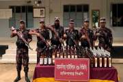 সীমান্তে ১৬৯ বোতল ভারতীয় মদ আটক