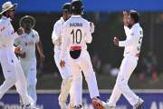 সকালেই মিরাজের জোড়া আঘাত