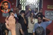 শিক্ষার্থীকে হেনস্তা, ঢাবির সেই প্রভোস্টের পদত্যাগের দাবিতে…