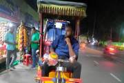 অটোরিক্সার কারখানায় নজর নেই প্রশাসনের, অভিযান শুধু সড়কে