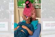 দুর্বৃত্তদের হামলায় আহত ঢামেক অধ্যাপকের চোখের আঘাত ‘গুরুতর’…