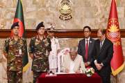 দাপ্তরিক কার্যক্রম শুরু করলেন নব নির্বাচিত রাষ্ট্রপতি মির্জ…
