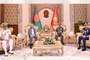 রাষ্ট্রপতির সঙ্গে তিন বাহিনীর প্রধানের সৌজন্য সাক্ষাৎ