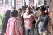 কোচিংয়ে না পড়ায় পঞ্চম শ্রেণির ছাত্রীকে নির্যাতন, শিক্ষক পলা…