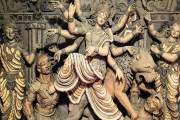 ম্যাচের কাঠি আর রেশমি সুতার সুনিপুণ বুননে রূপ নিচ্ছেন দেবী …