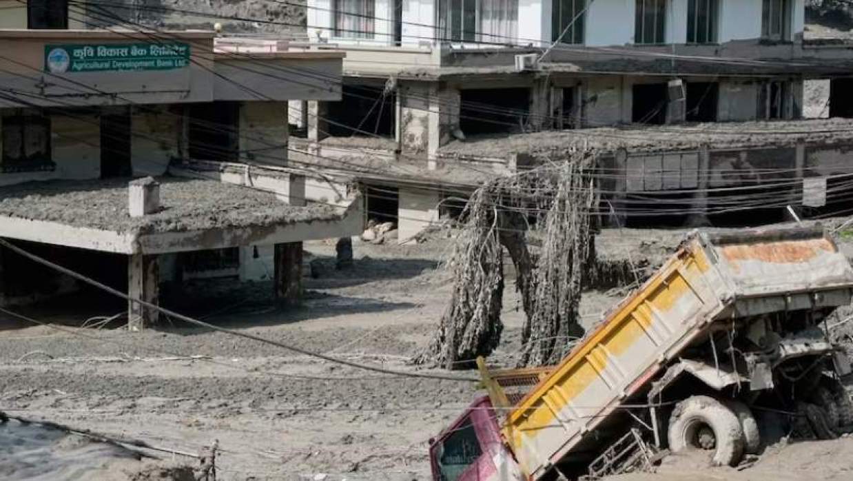  নেপালের এক বাড়িতেই মিলল ২৪ মরদেহ 