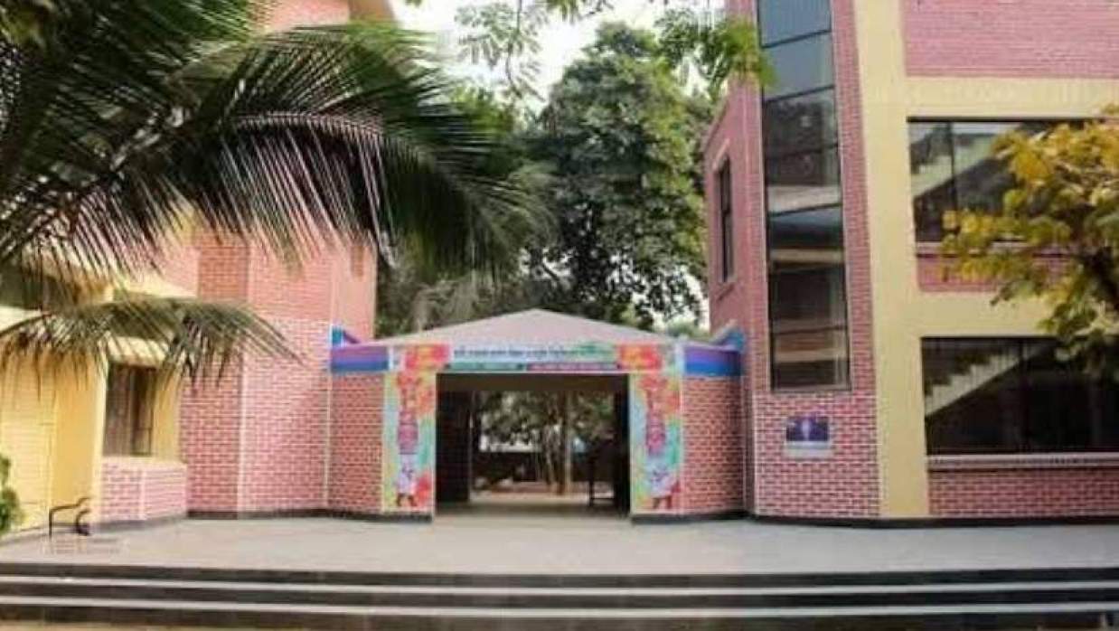 হাজী মোহাম্মদ দানেশ বিজ্ঞান ও প্রযুক্তি বিশ্ববিদ্যালয়ের টিএসসি