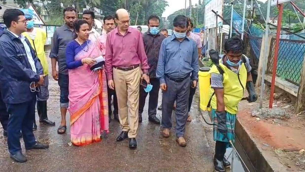 ডেঙ্গুসহ মশাবাহিত বিভিন্ন রোগের বিস্তার প্রতিরোধে পরিষ্কার-পরিচ্ছন্নতা কর্মসূচির উদ্বোধন করেন জেলা প্রশাসক মো. মমিন উদ্দিন