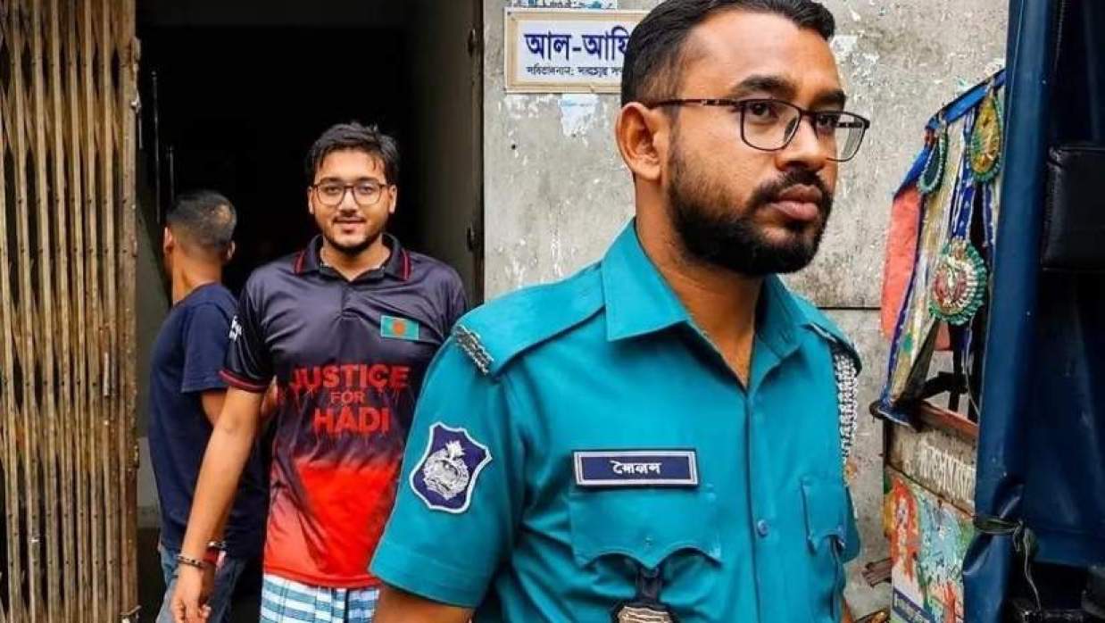 সন্ত্রাসবিরোধী আইনে গ্রেপ্তার দেখিয়ে সিফাত আব্দুল্লাহকে আদালতে পাঠাল পুলিশ