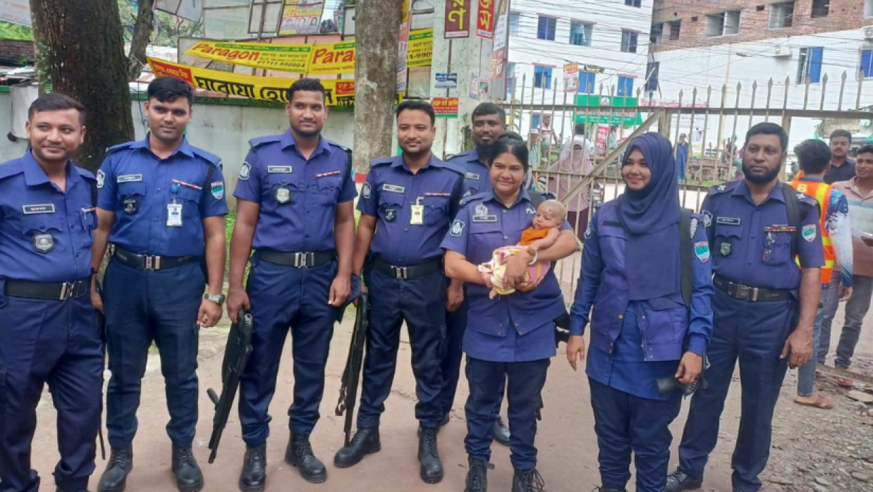 সাতক্ষীরা পুলিশের সদস্য শিল্পী