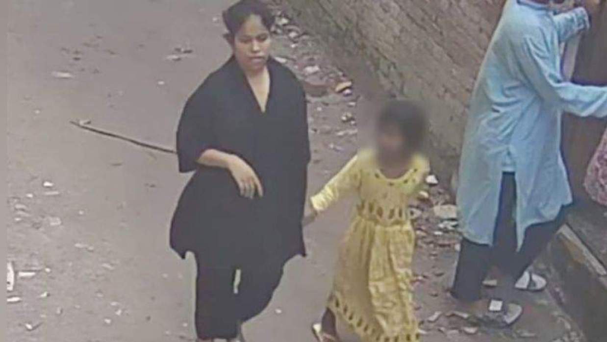 গ্রেপ্তার নারী ও অপহৃত শিশু