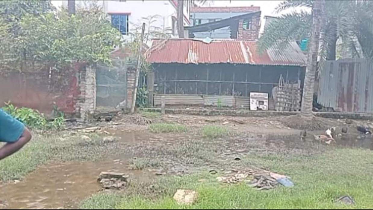 জমি দখলের চেষ্টার অভিযোগ