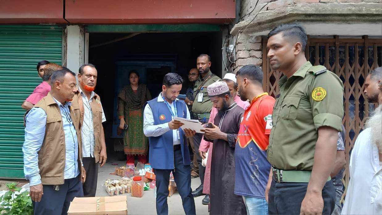 বিএসটিআই অনুমোদনহীন পণ্য জব্দ, গোডাউন মালিককে জরিমানা