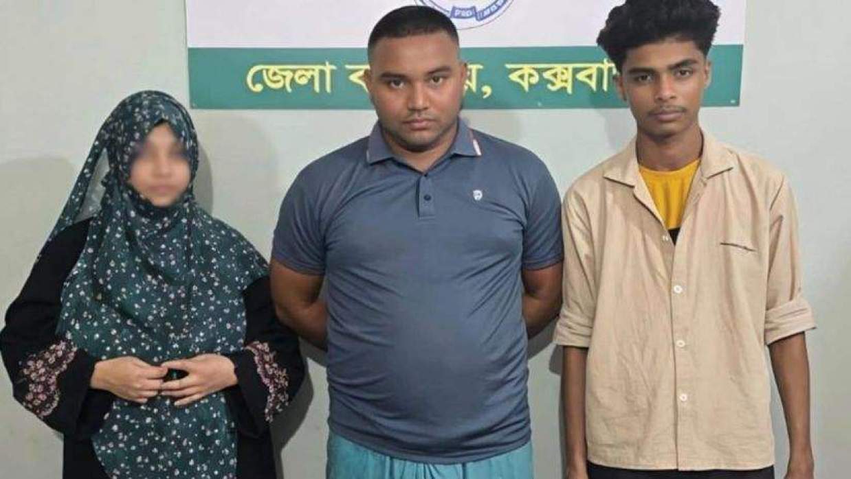 আটককৃত আশিক মোমেন মেহেদী, তার স্ত্রী সাদিয়া ফারহানা এবং সায়মন সরোয়ার 