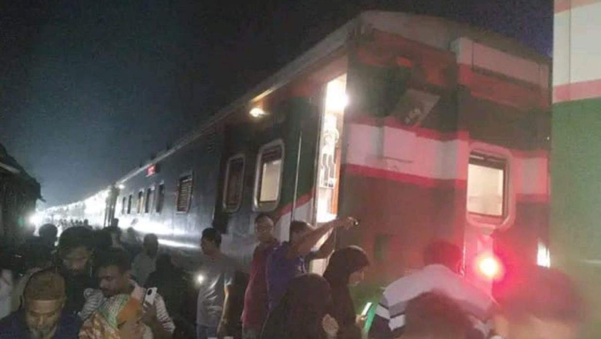 ‘কুড়িগ্রাম এক্সপ্রেস’ ট্রেন বগি লাইনচ্যুত হয়েছে