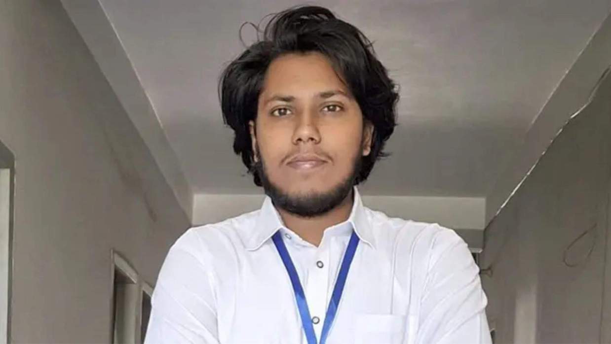 ঢাকা বিশ্ববিদ্যালয় কেন্দ্রীয় ছাত্র সংসদের (ডাকসু) সমাজসেবা সম্পাদক এবি জুবায়ের।