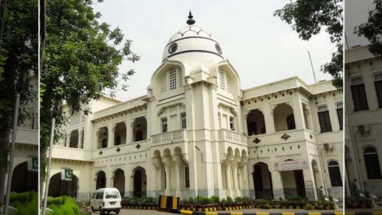 আফগান শিক্ষার্থীদের পাকিস্তান ছাড়ার নির্দেশনা দিল পাকিস্তান