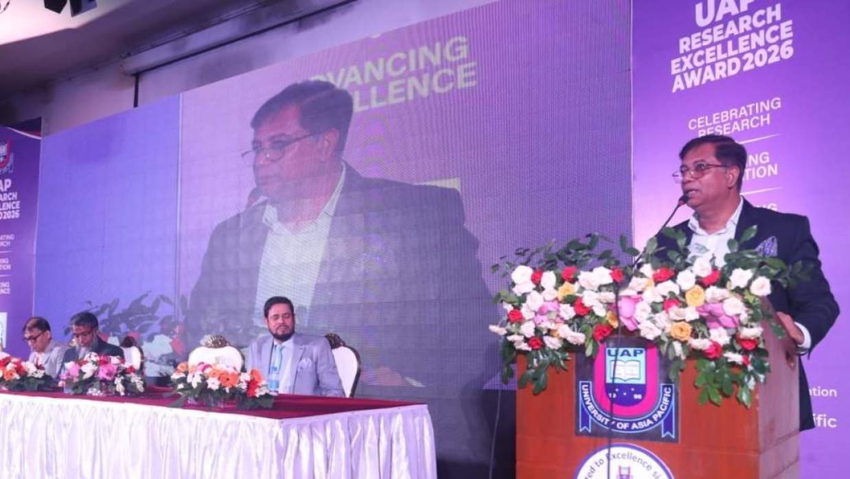 বক্তব্য দিচ্ছেন ইউজিসি চেয়ারম্যান অধ্যাপক ড. মামুন আহমেদ