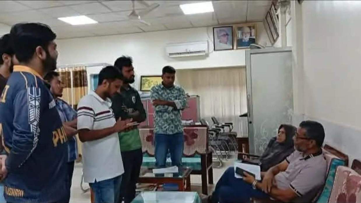 রাজশাহী বিশ্ববিদ্যালয় (রাবি) শাখা ছাত্রদলের অবস্থান। 