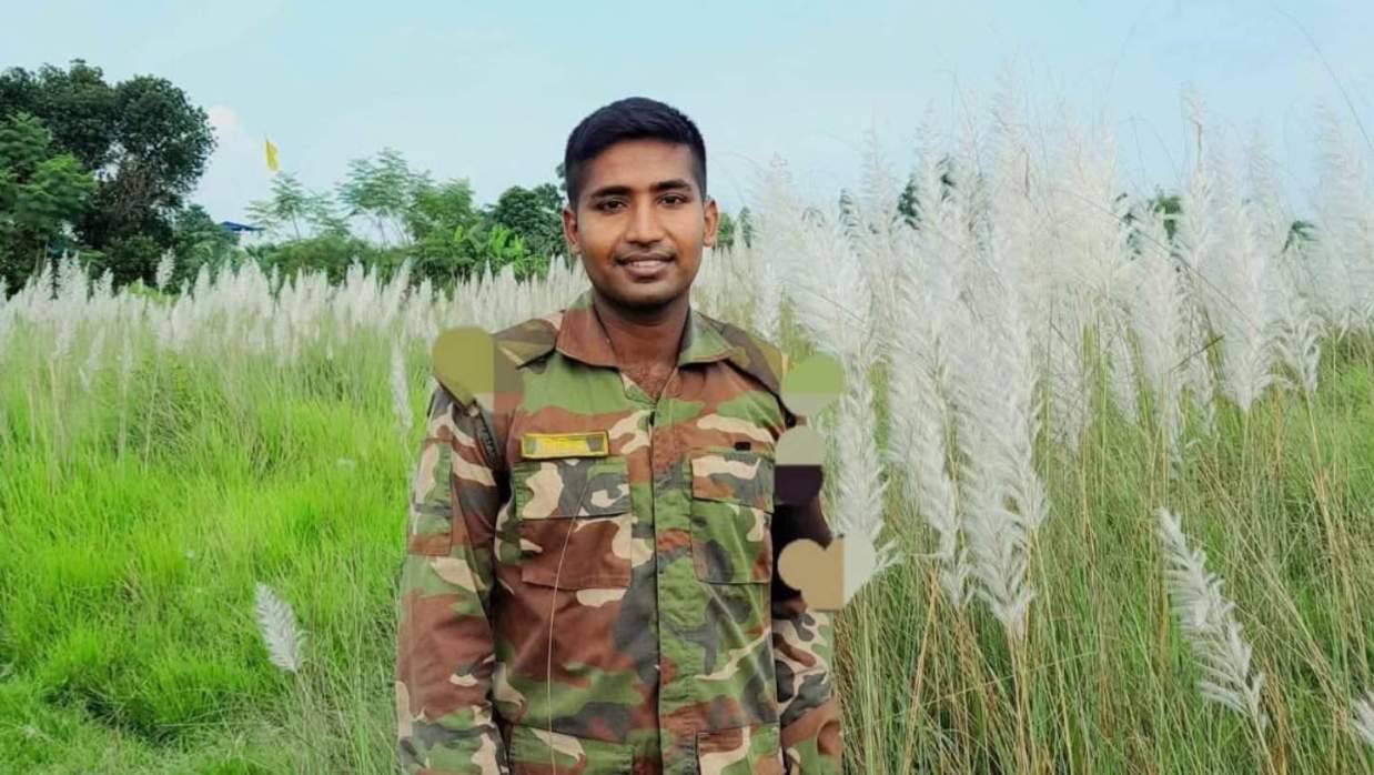 চট্টগ্রামে ট্যাংক দুর্ঘটনায় সদ্যজাত সন্তানকে রেখে না ফেরার দেশে সৈনিক পিয়াস