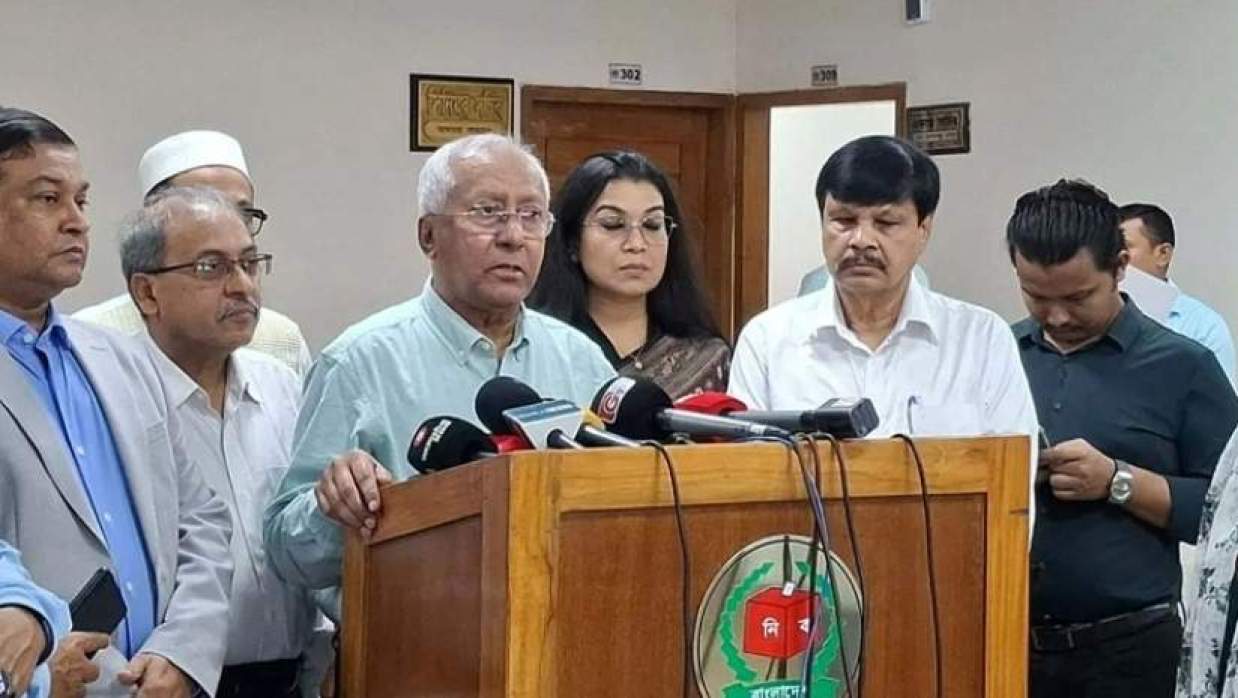   নির্বাচন কমিশনের সিনিয়র সচিব আখতার আহমেদ