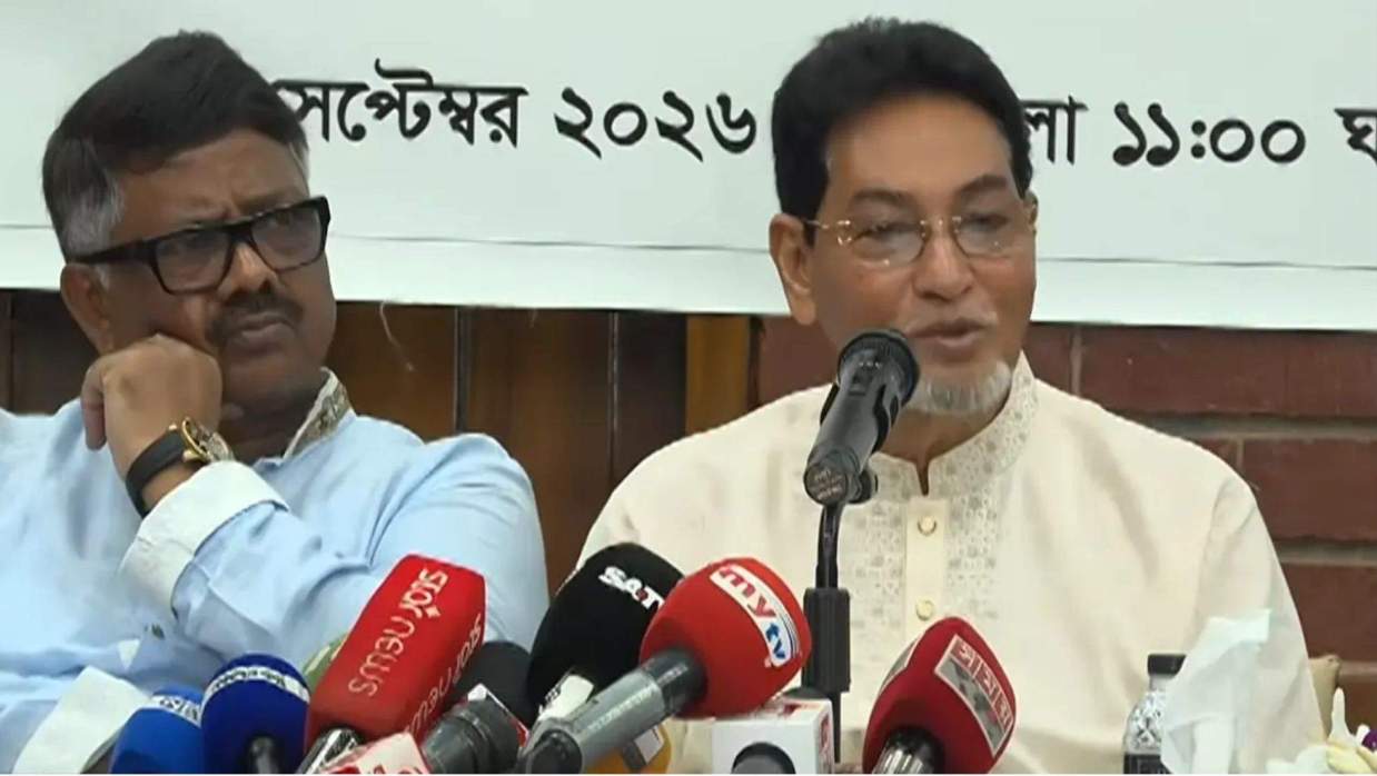 সংবাদ সম্মেলনে চিফ হুইপ নুরুল ইসলাম মনি।