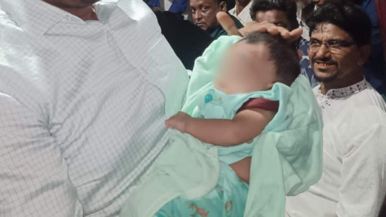 বাজারে যাওয়ার সুযোগে ৪১ দিনের শিশু চুরি, নোয়াখালী থেকে উদ্ধার করল পুলিশ
