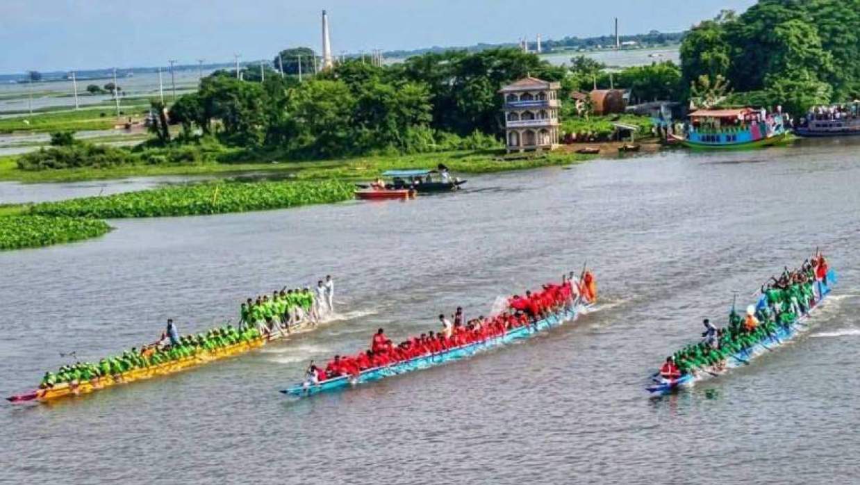 দুই বছর পর ব্রাহ্মণবাড়িয়ার তিতাস নদে আবারও অনুষ্ঠিত হয়েছে ঐতিহ্যবাহী নৌকাবাইচ