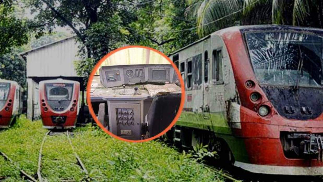 লাকসামে লোকোশেডে পড়ে নষ্ট হচ্ছে ডেমু ট্রেন