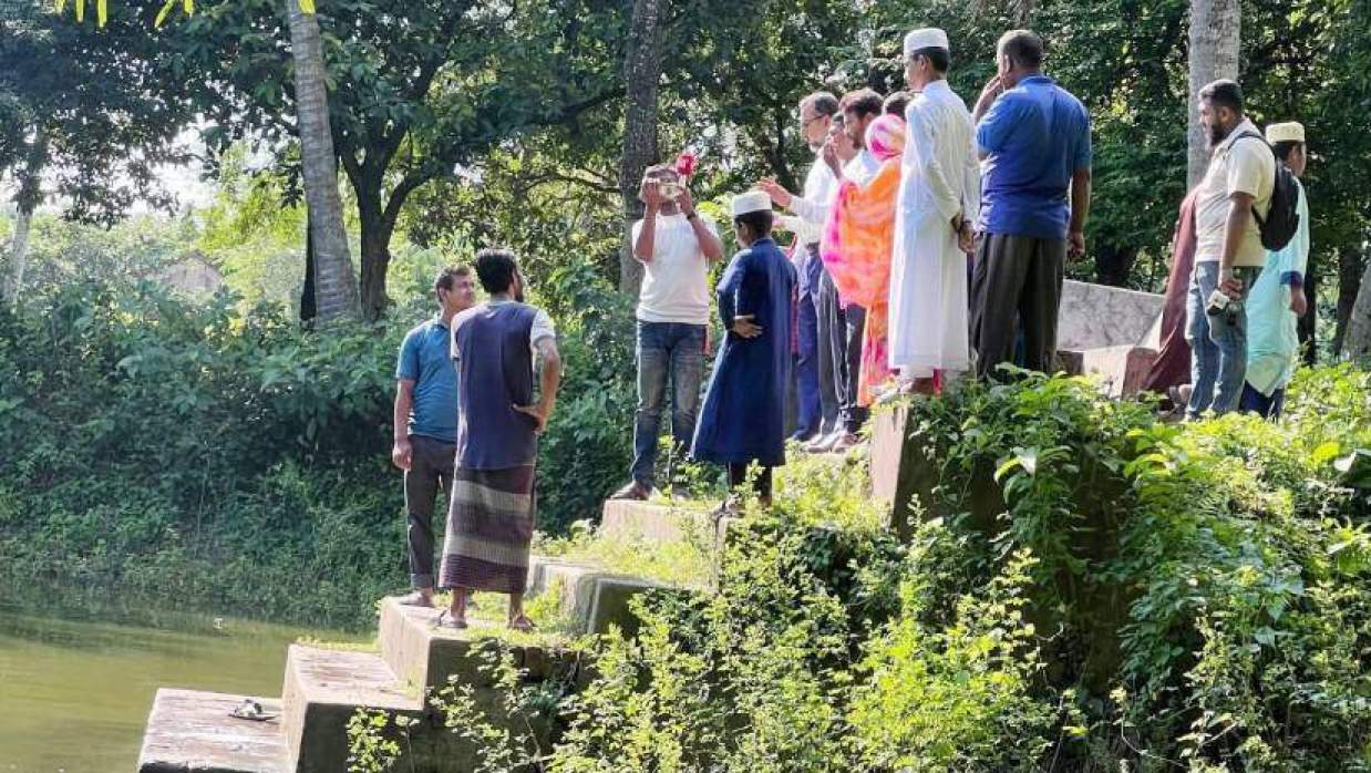 এই পুকুর থেকেই দুই শিশুর মরদেহ উদ্ধার করা হয়