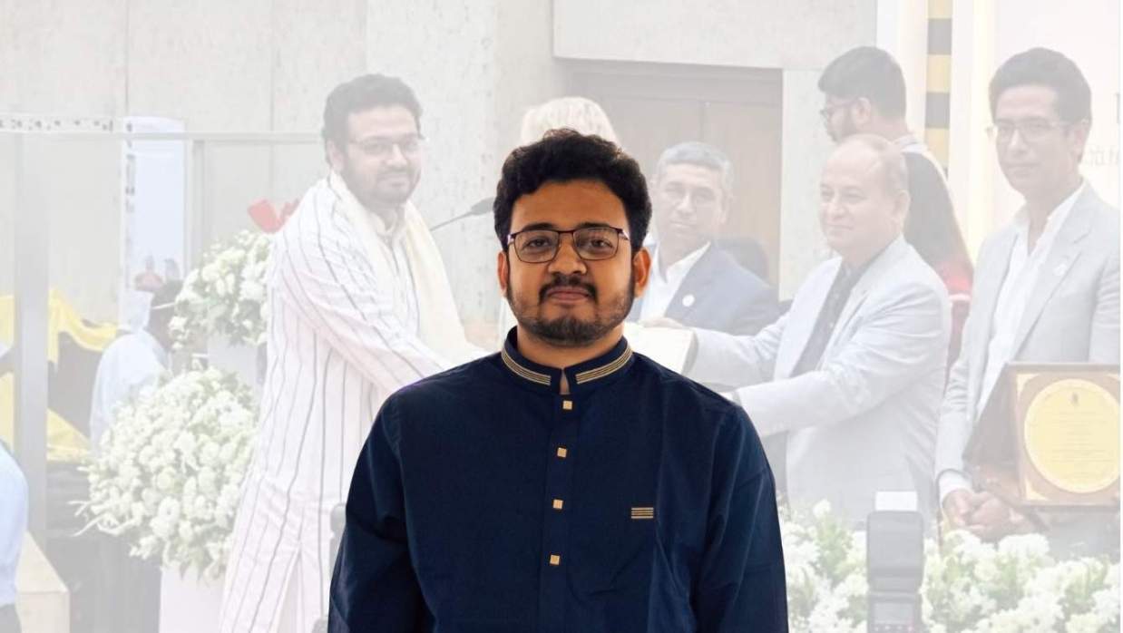 ডিনস অ্যাওয়ার্ড পেলেন ডাকসু এজিএস মহিউদ্দিন খান