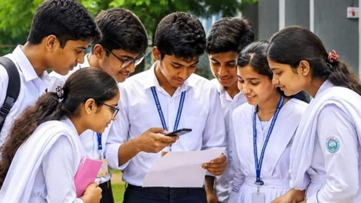 একাদশের শিক্ষার্থীরা
