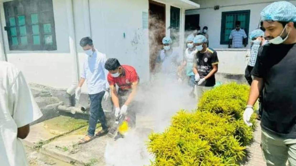 ক্যাম্পাসে ফগার মেশিন দিয়ে পরিচ্ছন্নতা ও সচেতনতামূলক অভিযান পরিচালনা করে রাবি শাখা ছাত্রদল
