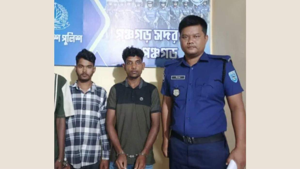গ্রেপ্তারকৃত মো. সোহেল ও মো. রফিকুল ইসলাম ওরফে বাঘা মন্টু।