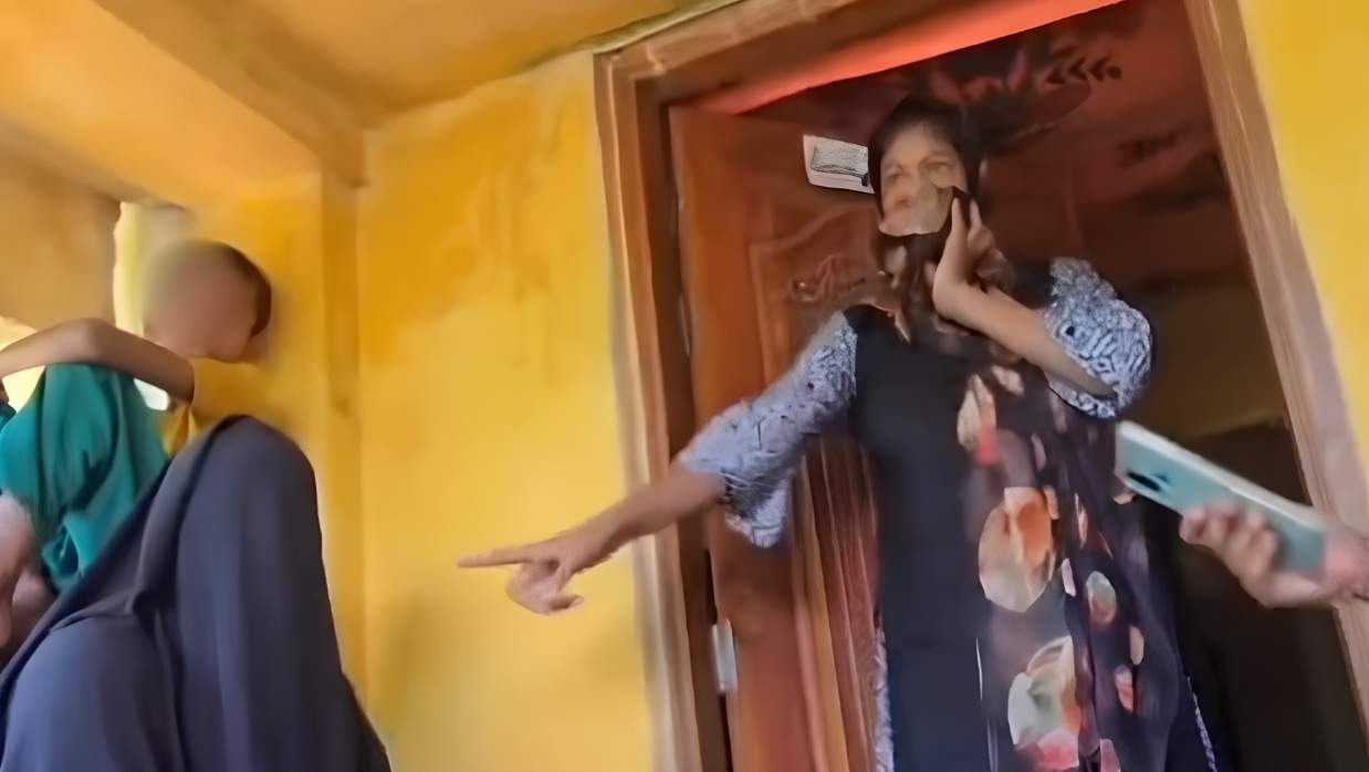 সমকামী দুই যুবতী